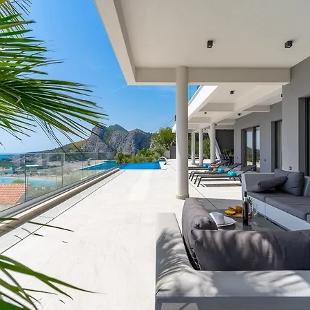 Luxurious Villa Ada; Hot Tub, Sauna, Gym, Pool-2