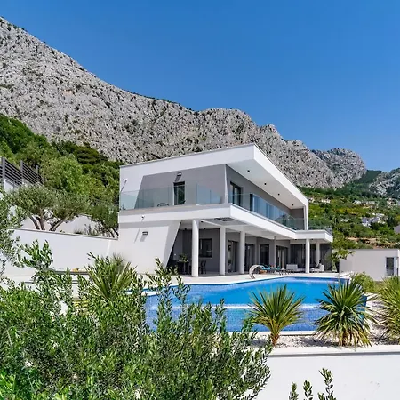Luxurious Villa Ada; Hot Tub, Sauna, Gym, Pool-3